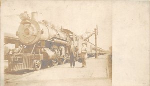 G68/ Occupational RPPC Postcard c1910 Railroad Locomotive Men 2