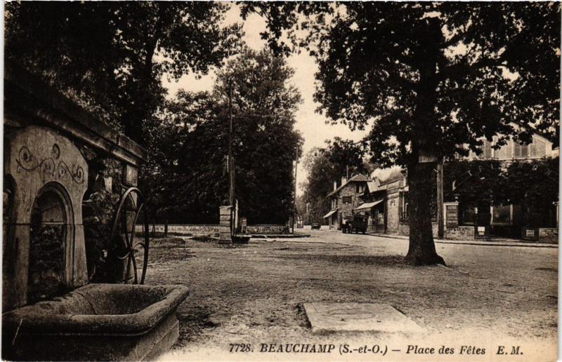 CPA  Beauchamp (S.-et-O.) - Place des Fétes        (290648)