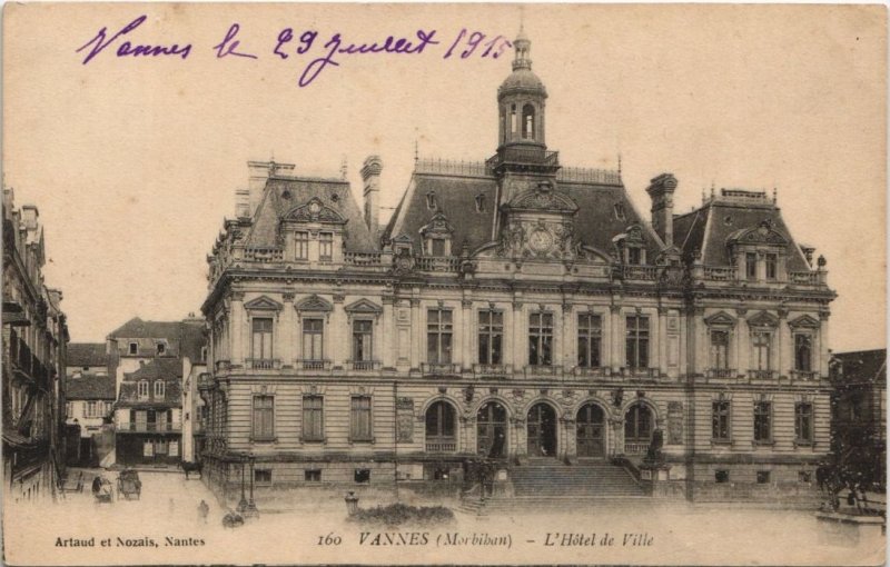 CPA VANNES-L'Hotel de Ville (27347)