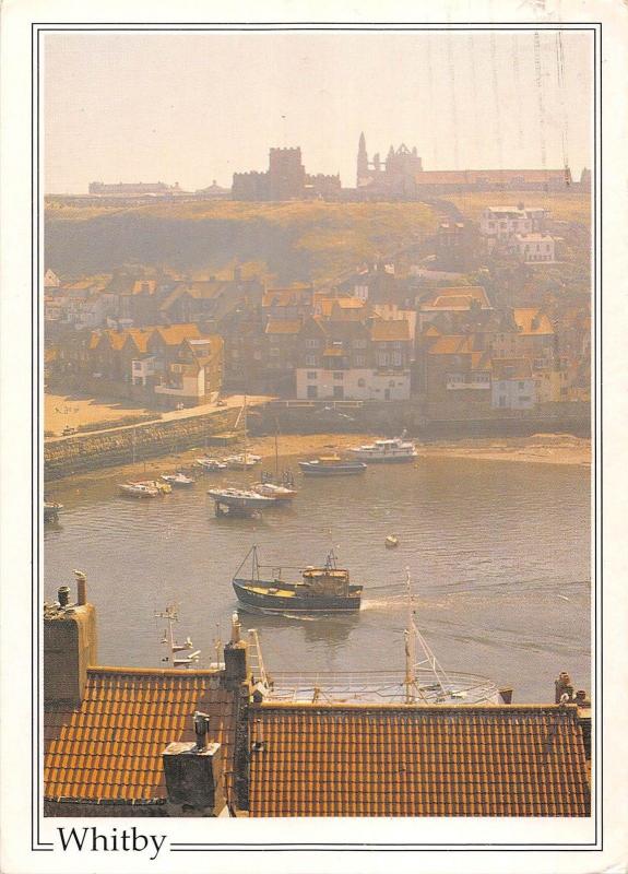 B100174 whitby ship bateaux  north yorkshire uk