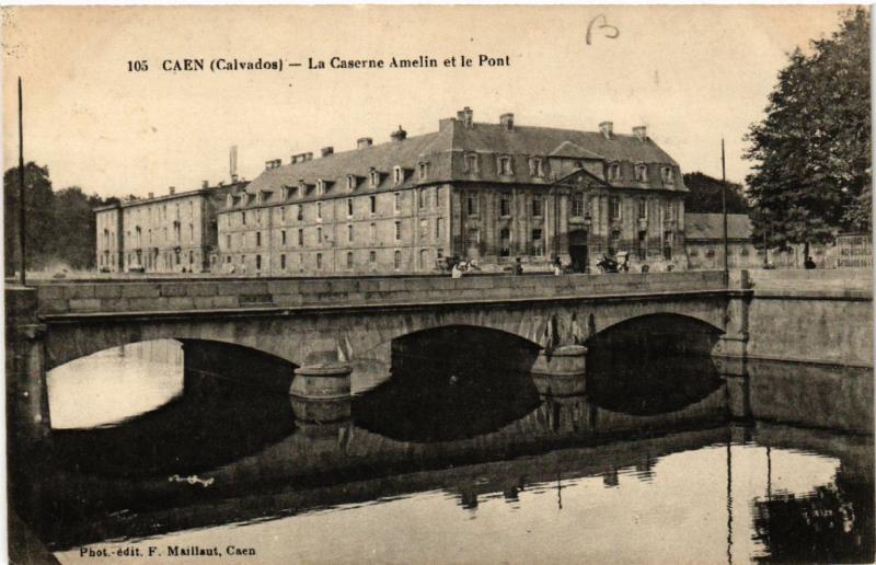 CPA CAEN - La Caserne Amelin et le Pont (515835)