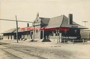 Depot, South Dakota, Aberdeen, RPPC, Chicago Milwaukee & St Paul Railroad