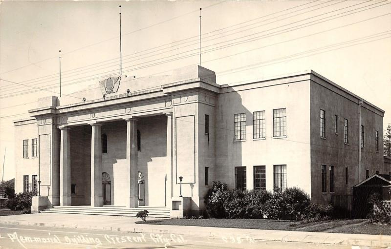 Crescent City California~Memorial Building~Tall Columns in Front~1940s RPPC