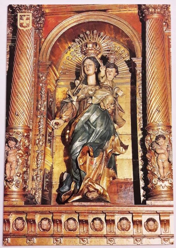 Spain, Catedral de Barcelona, Shrine and polychrome image in the Altarpiece of E