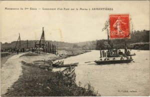 CPA Manoeuvres du GÃ©nie ARMENTIERES Lancement d'un Pont sur la marne (924849)