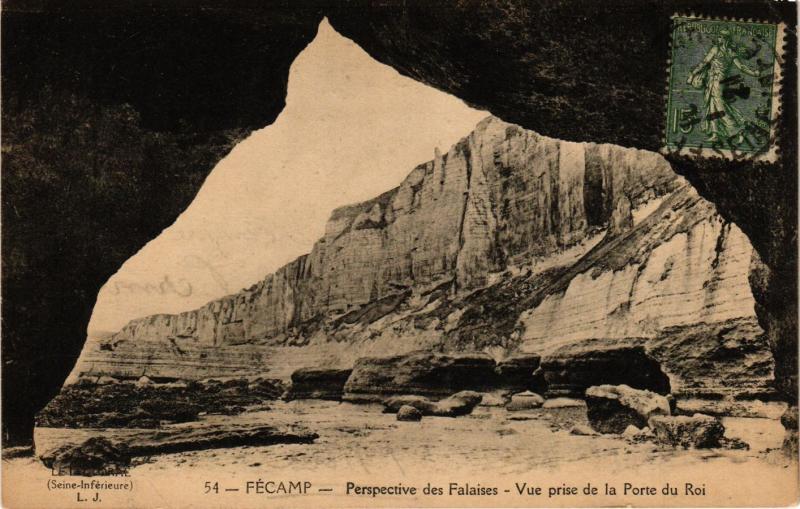 CPA FÉCAMP-Perspective des Falaises Vue prise de la Porte du Roi (347669)