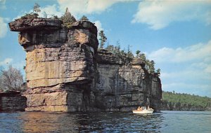 Rock formations of The Long Point - Summersville Lake, West Virginia WV  