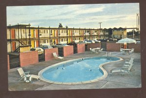 WINSLOW ARIZONA ROUTE 66 ASTO MOTEL SWIMMING POOL OLD CARS POSTCARD