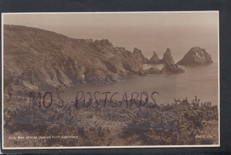 Channel Islands Postcard - Pea Stacks, Moulin Huet, Guernsey   RS17588
