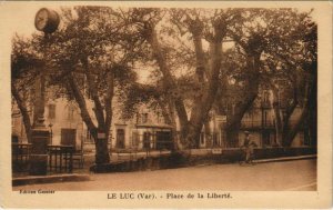 CPA LE LUC Place de la Liberte (1111353)