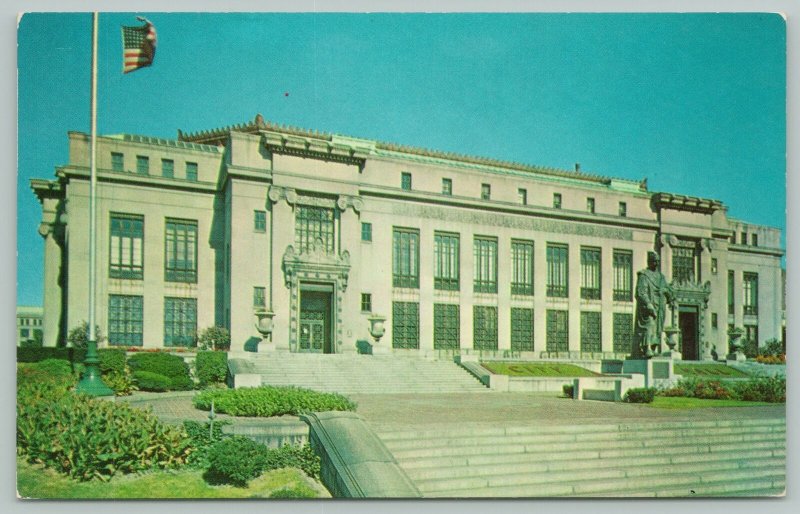 Columbus OhioCity Hall Civic Center & Columbus StatueStandard Chrome