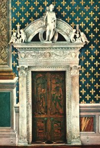 Postcard Firenze Lilies Hall Portal Benedetto Da Maiano Palazzo Vecchio Italy