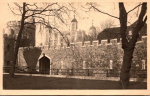 England London The Tower Of London General View Showing Ramparts