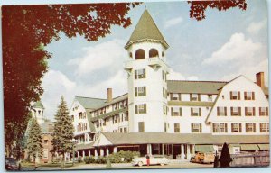 postcard Vermont - Woodstock Inn from the Village Green