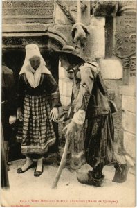 CPA Vieux Mendiant Recevant l'Aumome - Musee de Quimper (1033543)