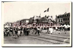 Old Postcard Les Sables d'Olonne (Vendee) (beach games)