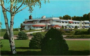 Hotel The Northaire Three Lake Wisconsin Servi's Teich 1950s Postcard 20-9077