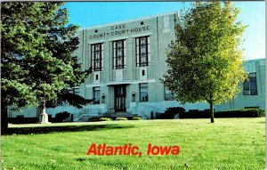 Postcard COURT HOUSE SCENE Atlantic Iowa IA AO6378