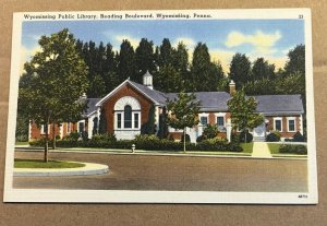 VINTAGE LINEN POSTCARD - UNUSED - WYOMISSING PUBLIC LIBRARY, WYOMISSING, PA.