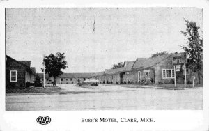 Bush's Motel Clare Michigan US 27 10 postcard