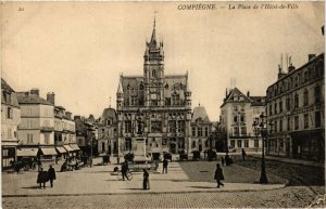CPA Compiegne La Place de l'Hotel de Ville FRANCE (1013887)