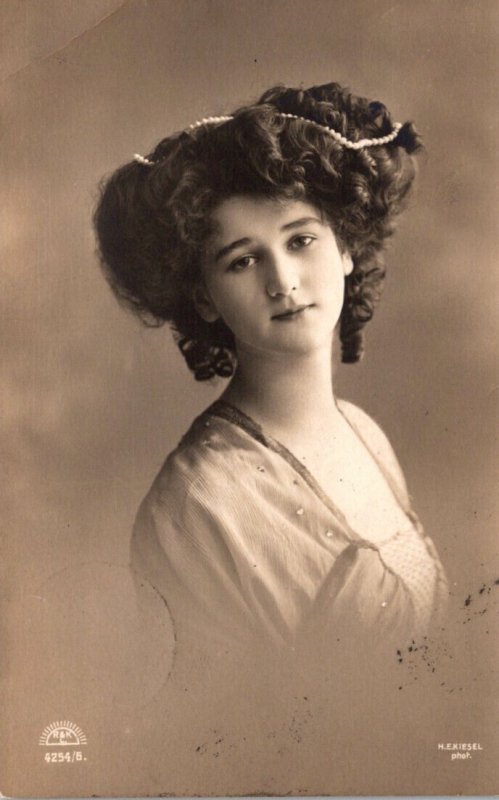 Beautiful Lady With Pearls In Her Hair1910 Real Photo