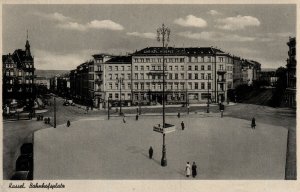 VINTAGE POSTCARD PEOPLE TRAVERSING TOWN SQUARE AR KASSEL GERMANY c. 1930