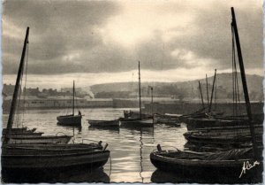 Postcard France Cherbourg - L'Avant-Port et la Montagne du Roule