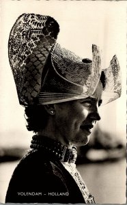 VINTAGE VOLENDAM HOLLAND TRADITIONAL DUTCH MAID HAT REAL PHOTO POSTCARD  17-55