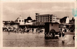 CPA MALO-les-BAINS Le Casino et la Plage (983551)