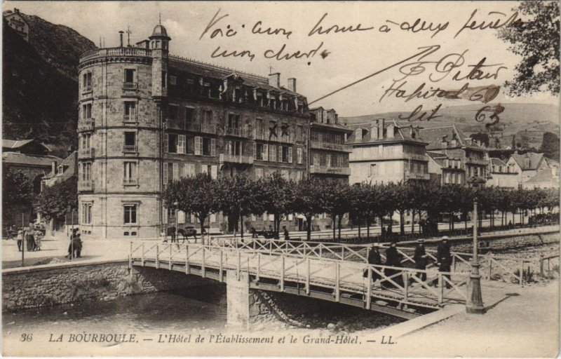 CPA La Bourboule Hotel de l'Etablissement et le Grand Hotel (1234747)