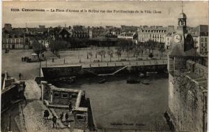 CPA CONCARNEAU-La Place d'Armes et le Beffroi vue des Fortifications (457465)