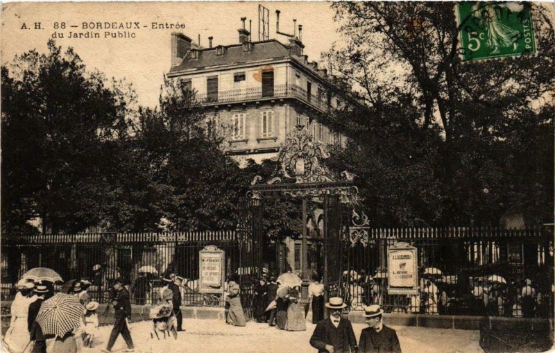 CPA Gironde BORDEAUX Entrée du Jardin Public (982511)