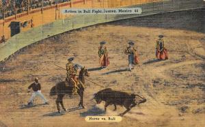 JUAREZ, Mexico  BULL FIGHT~MATADOR  Horse VS Bull    c1940's Linen Postcard