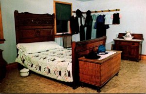 Pennsylvania Lancaster The Amish Homested The Amish Bedroom