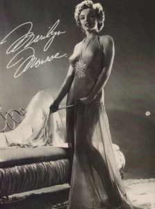 Film Stars Postcard - Film Actress Marilyn Monroe  RR8257