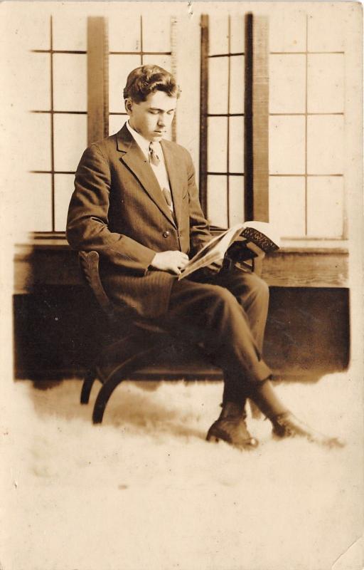 Pendeton Oregon~Mr Jack Walker Reading Magazine~May 1915 RPPC