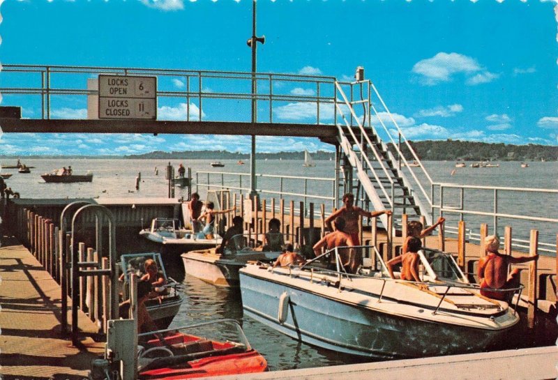 Madison, WI Wisconsin  YAHARA RIVER LOCKS~BOAT Lake Mendota~Monona  4X6 Postcard