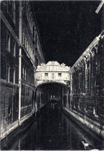 Postcard   Italy Venice -  The Bridge of Sighs at night