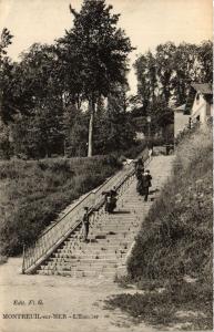 CPA MONTREUIL-sur-MER L'Escalier (405187)