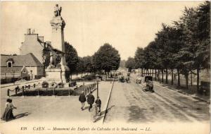 CPA CAEN - Monument des Enfants du Calvados et le Boulevard (422458)