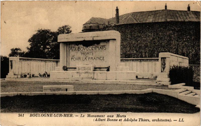 CPA BOULOGNE-sur-MER Le Monument aux Morts (405860)