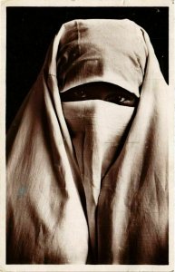 CPA AK Femme Arabe Voilée - Types ALGERIE (856061)