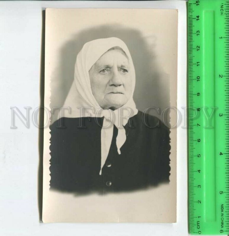 452603 USSR grandma in a headscarf Old photo