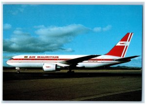 Mauritius Postcard Air Maruritius Boeing 767.200 ER Port Louis c1950's