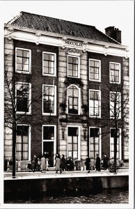 Netherlands Vereeniging van Vrouwelijke Studenten te Leiden RPPC C046