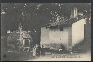 France Postcard - Bayonne - Fontaine Saint-Leon  RS6956