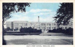 J73/ Vermilion Ohio Postcard c1940 South Street School Building 136