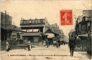 CPA Colombes Le Passage a niveau des Bourguignons (1314527)