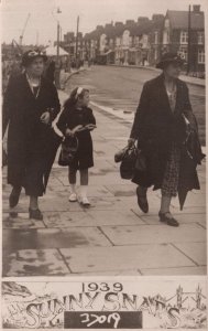 London Streets Women 1939 Sunny Snaps Real Photo WW2 Postcard